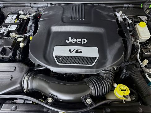 Used 2017 Jeep Wrangler Unlimited Rubicon AWD/4WD image 33
