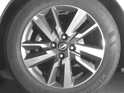 Used 2025 Nissan Versa SV image 12