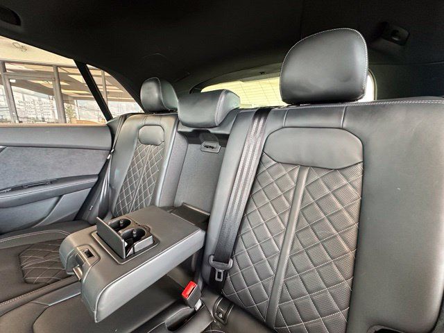 Used 2025 Audi SQ8 Prestige AWD/4WD image 18