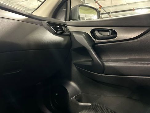 Used 2021 Nissan Rogue Sport S image 19