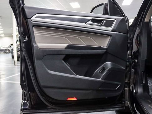 Used 2021 Volkswagen Atlas SE w/ Panoramic Sunroof Package FWD image 13
