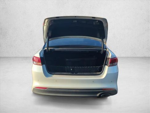 Used 2018 Kia Optima LX w/ 17" Alloy Wheels Package FWD image 6