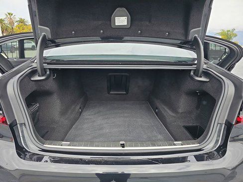 Used 2022 BMW ALPINA B7 xDrive w/ Luxury Rear Seating Package image 12