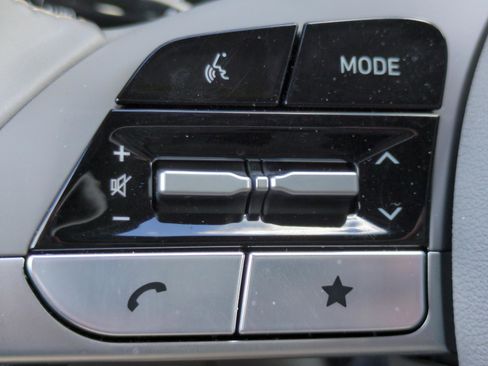 Certified 2025 Hyundai Elantra SEL FWD image 20