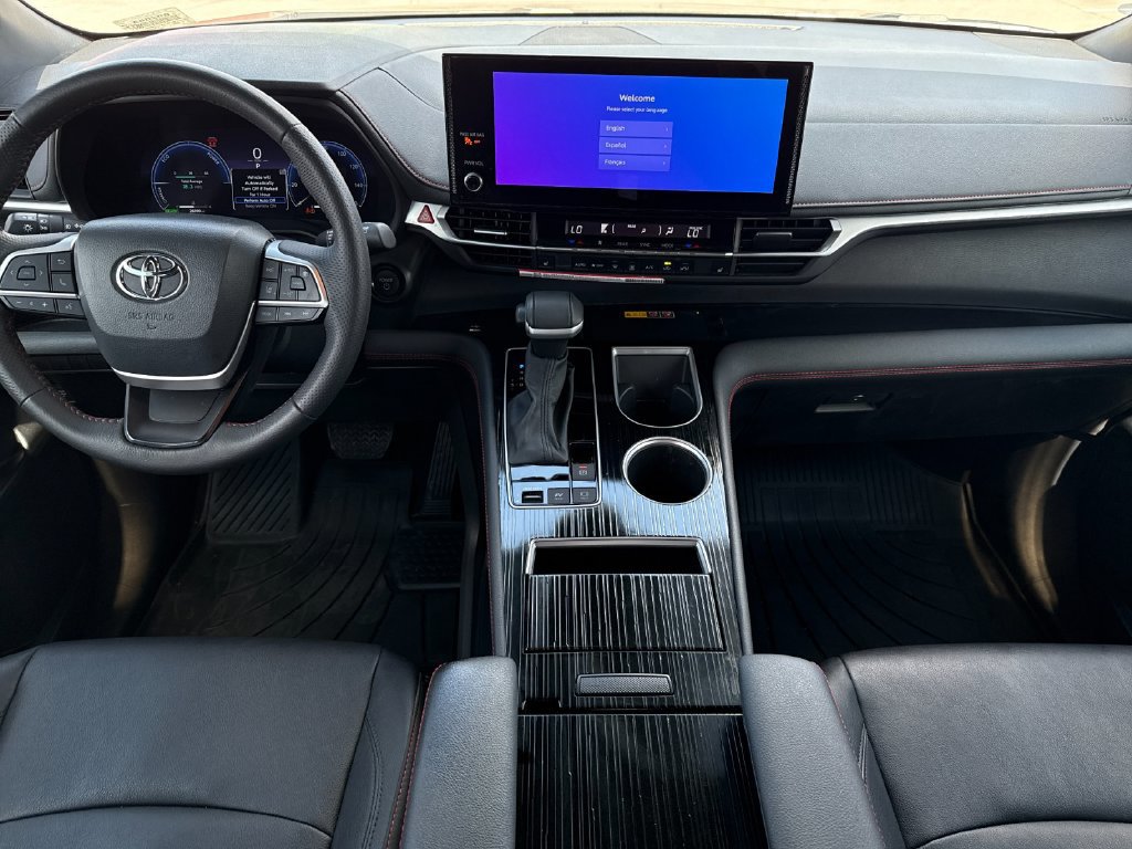 Certified 2025 Toyota Sienna XSE FWD image 13