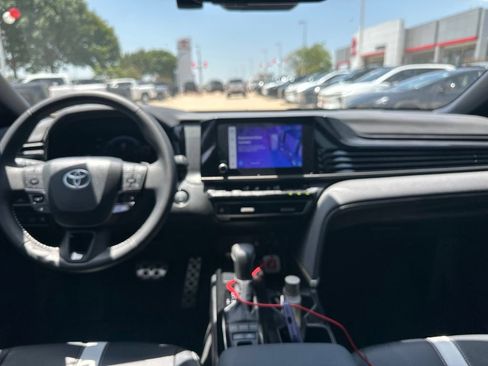 Used 2025 Toyota Camry SE w/ Convenience Package FWD image 7