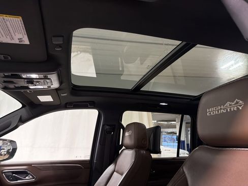 Used 2021 Chevrolet Suburban High Country image 27