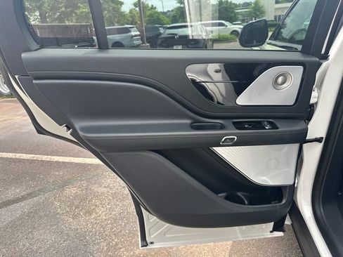 New 2026 Lincoln Aviator Reserve w/ Luxury Package AWD/4WD image 19