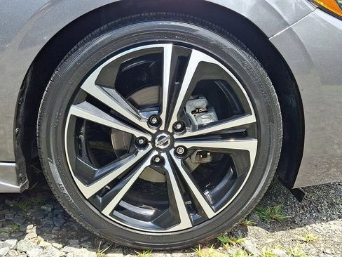 Certified 2020 Nissan Sentra SR FWD image 9