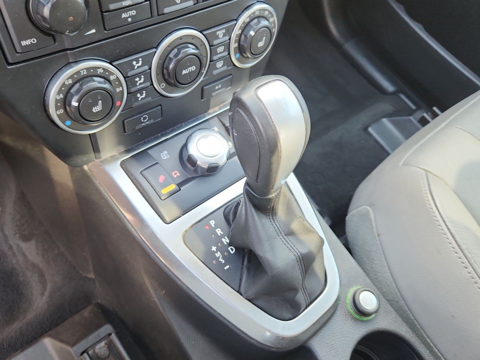 Used 2012 Land Rover LR2 HSE AWD/4WD image 25