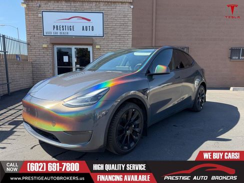 Used 2023 Tesla Model Y Long Range AWD/4WD image 1