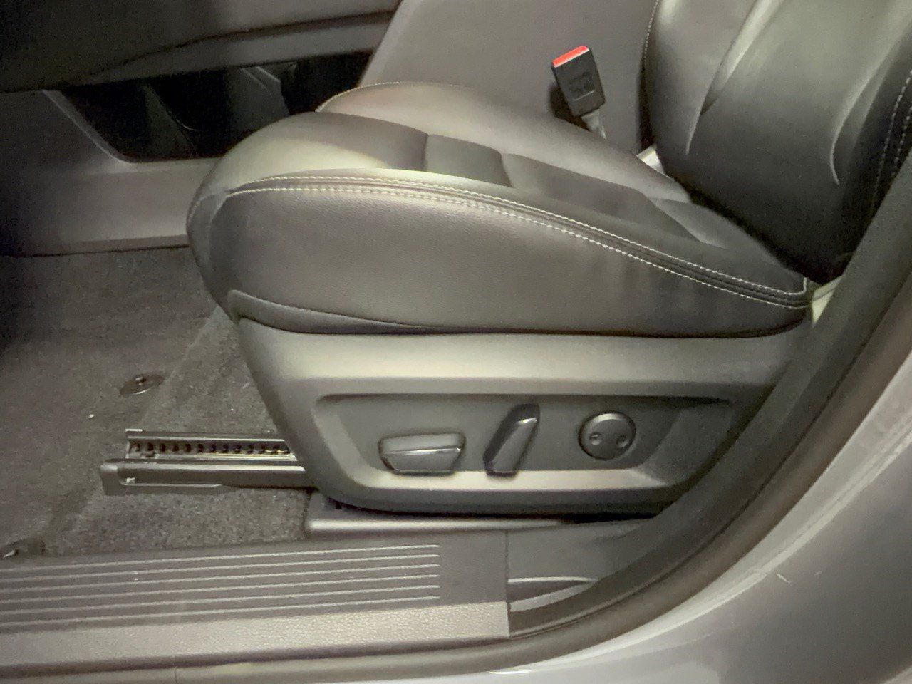 Used 2023 Nissan Rogue SL w/ SL Premium Package FWD image 16