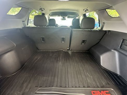 Used 2024 GMC Terrain SLE w/ Driver Convenience Package FWD image 25