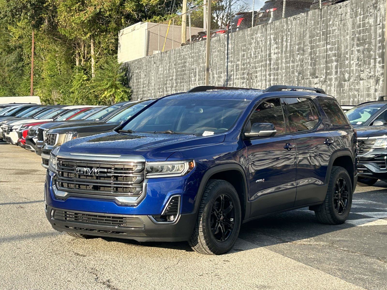 Used 2023 GMC Acadia AT4 w/ Technology Package AWD/4WD image 3
