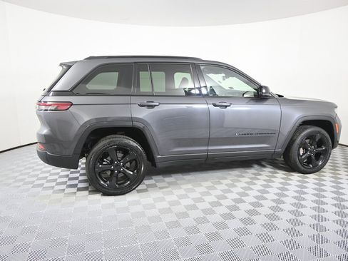 Used 2022 Jeep Grand Cherokee Altitude image 7