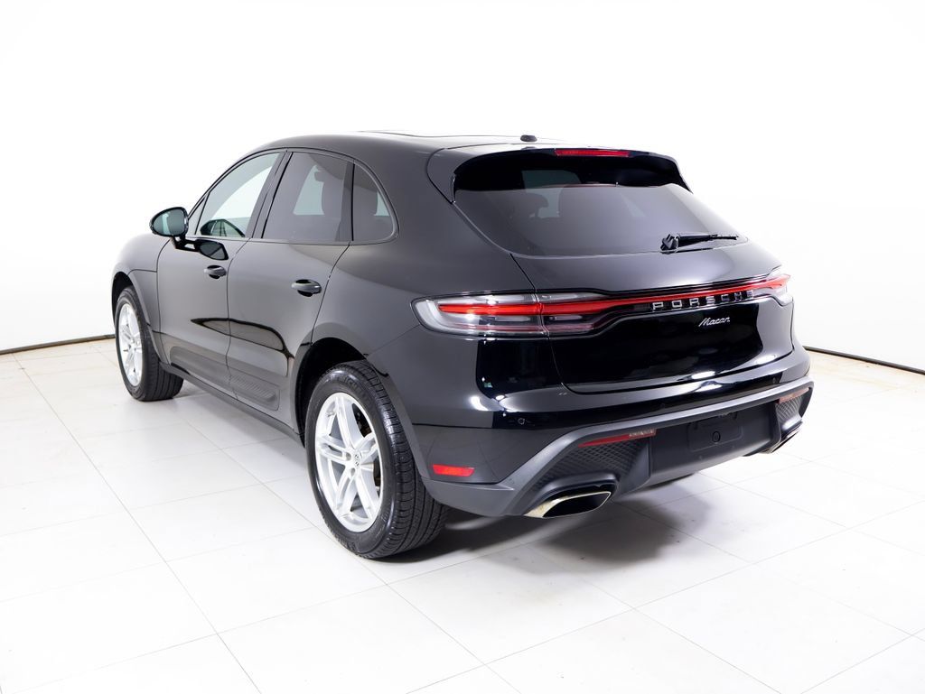 Certified 2024 Porsche Macan AWD/4WD image 3