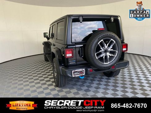 Used 2024 Jeep Wrangler Unlimited w/ Convenience Group AWD/4WD image 5