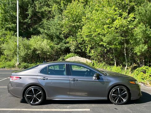Used 2019 Toyota Camry XSE FWD image 6