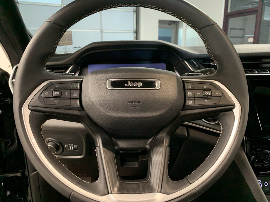Used 2023 Jeep Grand Cherokee Altitude AWD/4WD image 19