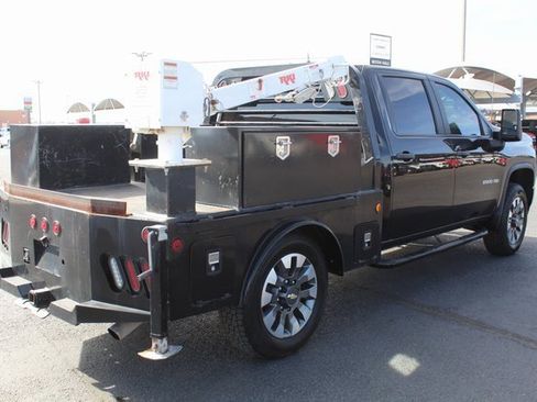 Used 2022 Chevrolet Silverado 2500 Custom w/ Custom Value Package image 3