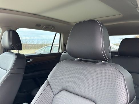 New 2026 Volkswagen Atlas SE image 10