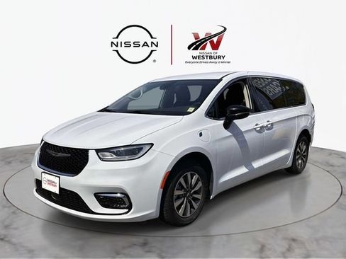 Used 2024 Chrysler Pacifica Limited FWD image 6