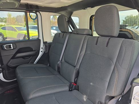 Used 2024 Jeep Wrangler Unlimited Sahara image 16