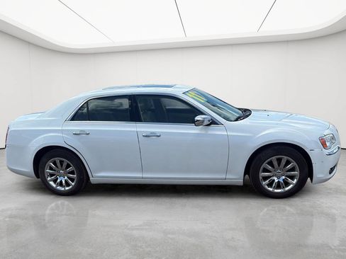 Used 2011 Chrysler 300 Limited RWD image 3