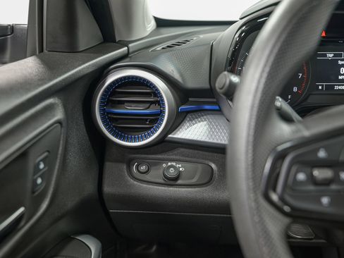 Used 2024 Chevrolet Trax LS w/ LS Convenience Package FWD image 19