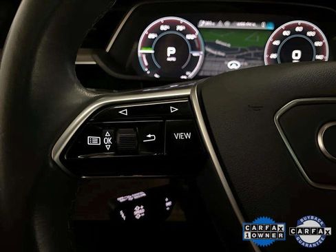 Used 2024 Audi Q8 e-tron Premium image 28