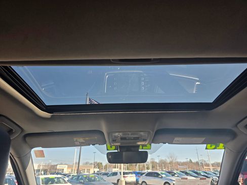 Used 2019 Toyota Highlander XLE AWD/4WD image 12