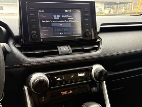 Used 2021 Toyota RAV4 LE image 10