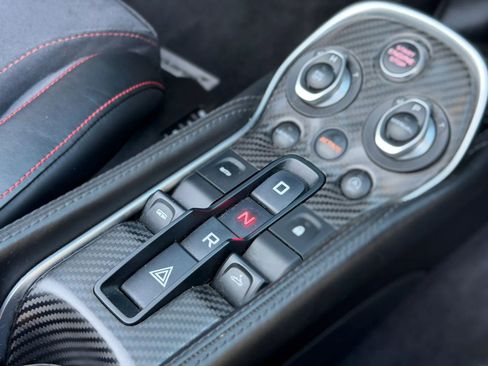 Used 2018 McLaren 570S Spider image 17