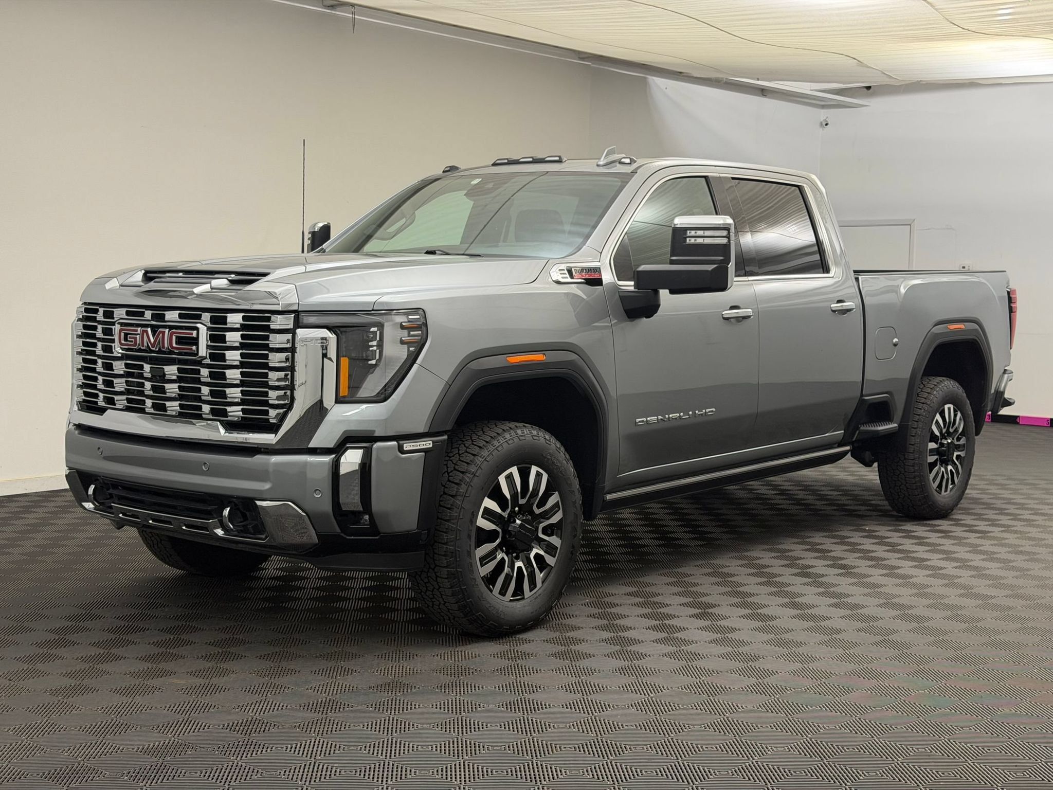 Used 2024 GMC Sierra 2500 Denali w/ Denali Reserve Package AWD/4WD image 1