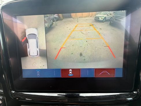 Used 2018 Chevrolet Traverse LT FWD image 21