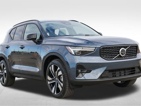 New 2026 Volvo XC40 B5 Ultra w/ Climate Package AWD/4WD image 3