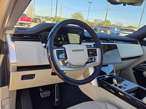 New 2026 Land Rover Range Rover SE image 3