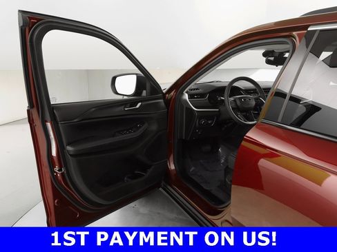 Certified 2023 Jeep Grand Cherokee Laredo w/ Luxury Tech Group I image 17