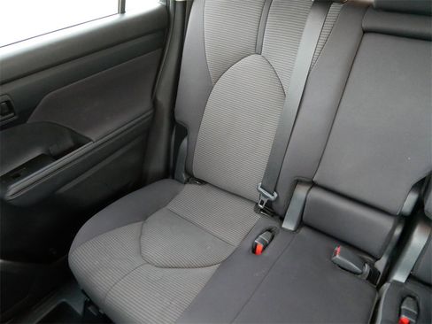 Used 2024 Toyota Highlander LE image 17