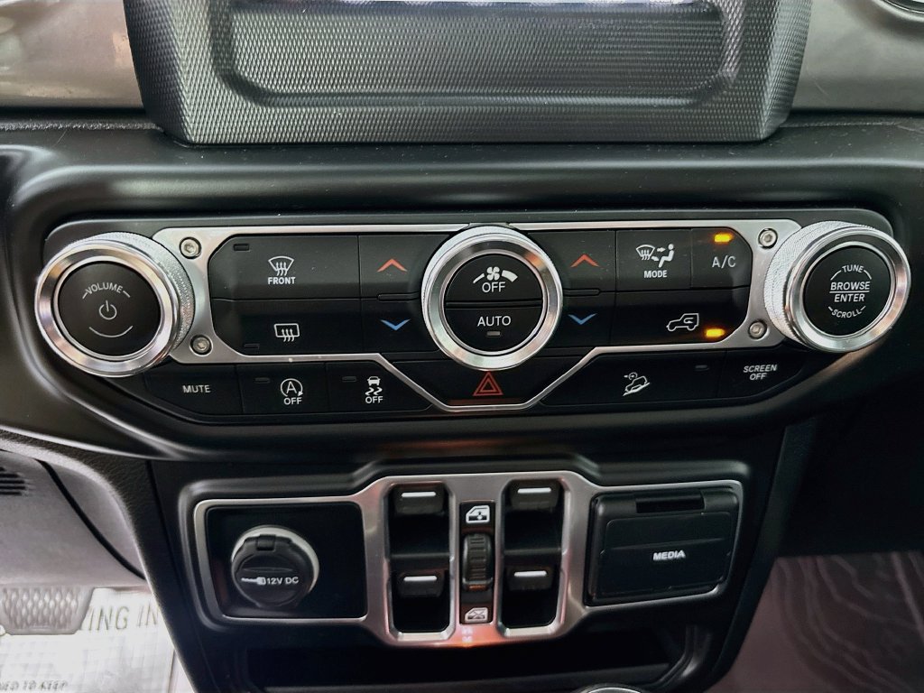 Used 2020 Jeep Wrangler Unlimited Sahara w/ LED Lighting Group AWD/4WD image 16