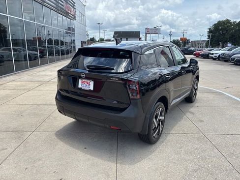 Used 2026 Nissan Kicks SV w/ Charging Package FWD image 7