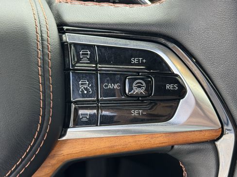 Used 2022 Jeep Grand Cherokee Summit AWD/4WD image 23