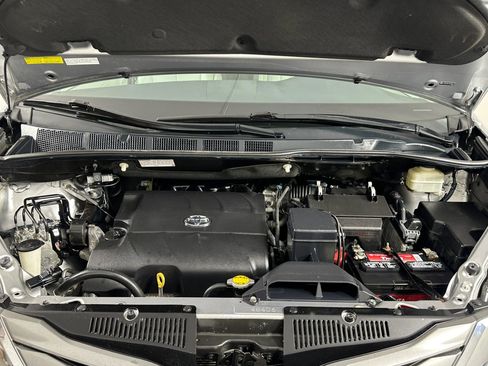 Used 2013 Toyota Sienna XLE w/ Premium Pkg AWD/4WD image 18