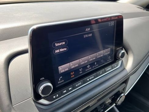 Used 2024 Nissan Rogue S AWD/4WD image 33
