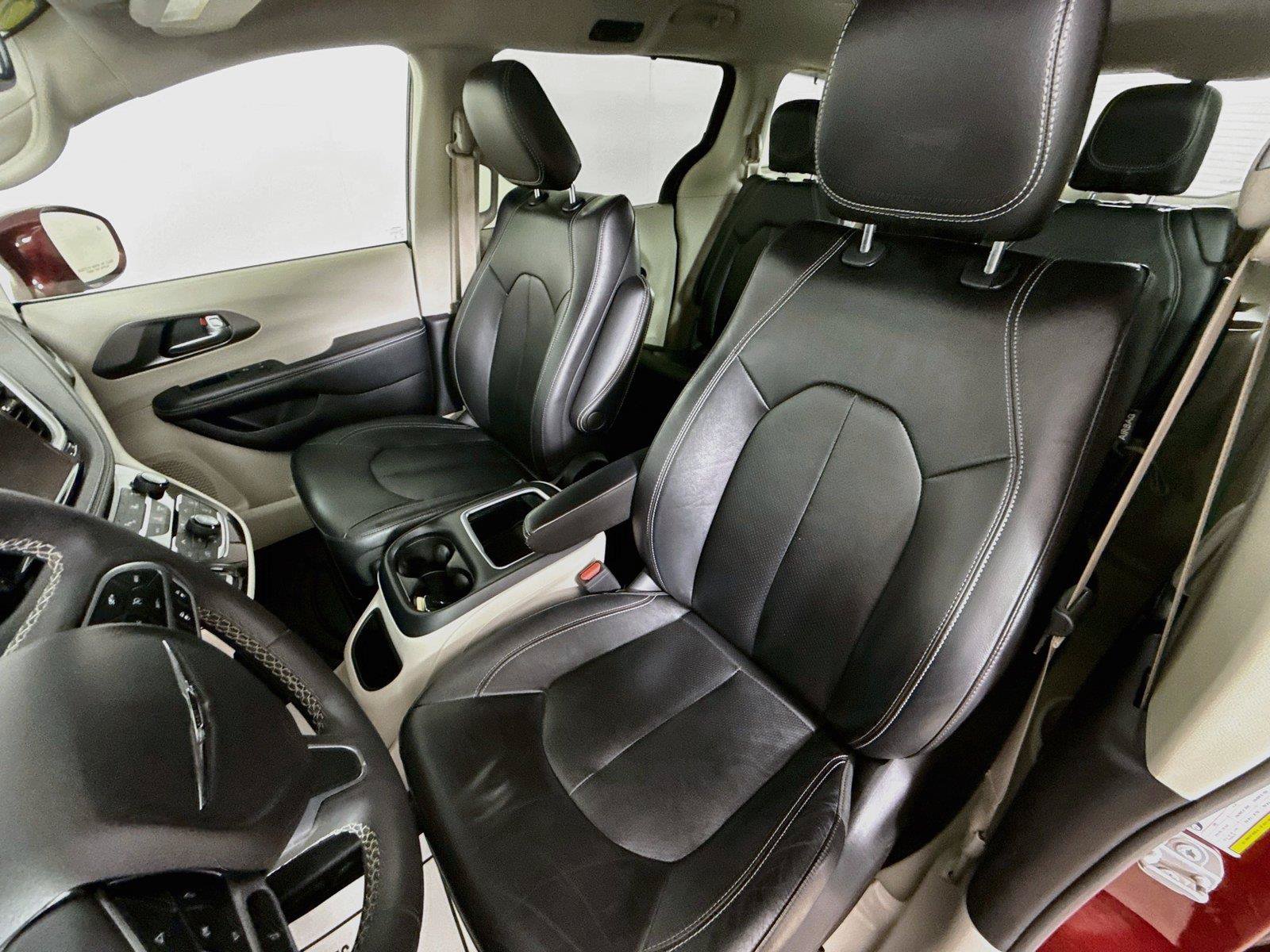 Used 2022 Chrysler Pacifica Touring-L AWD/4WD image 5
