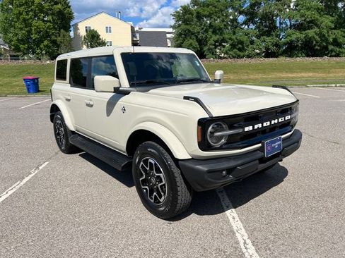 Used 2025 Ford Bronco Outer Banks AWD/4WD image 1
