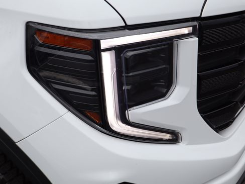 Used 2025 GMC Sierra 1500 Elevation image 13