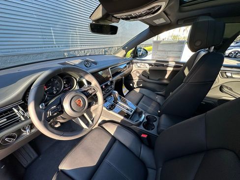 Used 2026 Porsche Macan image 4