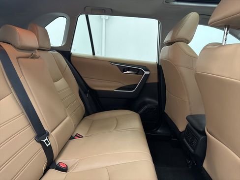 Used 2019 Toyota RAV4 XLE Premium image 28