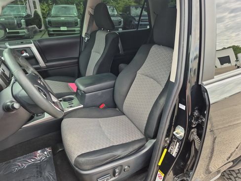 Used 2017 Toyota 4Runner SR5 AWD/4WD image 19